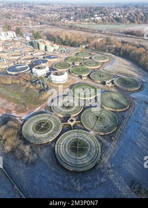 Luftaufnahme der walisischen Kläranlage in Hereford Herefordshire UK neben dem Fluss Wye im Dezember 2022 Stockfoto