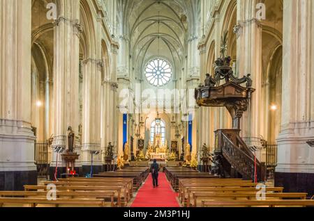 Innere der römischen Pfarrkirche der Heiligen Katharina in Brüssel (Stadtviertel Sainte-Catherine) - Belgien, Europa Stockfoto