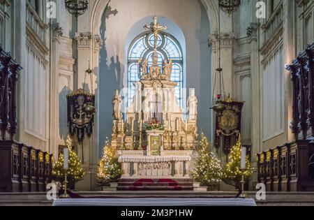 Innere der römischen Pfarrkirche der Heiligen Katharina in Brüssel (Stadtviertel Sainte-Catherine) - Belgien, Europa Stockfoto