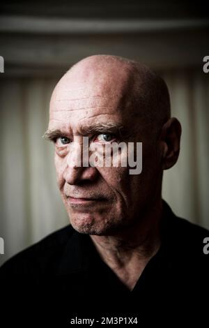 Wilko Johnson hinter der Bühne beim Rock Against Cancer Festival, Wiltshire. Stockfoto