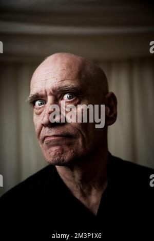 Wilko Johnson hinter der Bühne beim Rock Against Cancer Festival, Wiltshire. Stockfoto