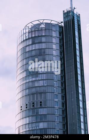 27. Juli 2022, Essen, Deutschland: Westenergie Turm als Hauptsitz des Energieunternehmens Stockfoto