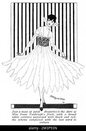 Ein Kleid, das die Schauspielerin Irene Vanburgh 1916 in der Show Caroline trug. Es wurde auf Princess-Linien in Taubengrau gebaut und hatte eine Platineintur mit Smaragden an der Hüfte. Das Material wurde abgeschnitten, um eine Weste aus Satin mit Knöpfen und Schlaufen zu zeigen. Datum: 1916 Stockfoto