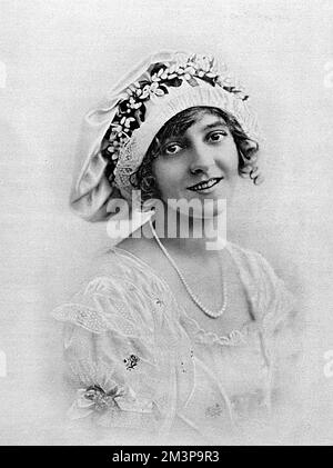 Elsie Janis (16. März, 1889. Februar 26, 1956), amerikanische Sängerin, Songwriter, Schauspielerin und Drehbuchautor. Die Unterhaltung der Truppen im Ersten Weltkrieg verewigte sie als „Liebling der AEF“ (American Expeditionary Force). Im Juli 1914, als sie eine der Hauptattraktionen in der beliebten Revue im Palace Theatre, der Passing Show, war. Die Show spielte während des Ersten Weltkriegs weiter. Datum: 1914 Stockfoto