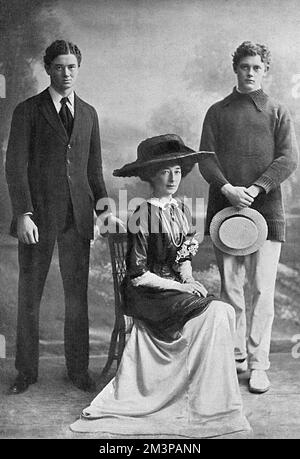 Ethel Anne Priscilla („Ettie“) Grenfell (n&#x9960;Fane), Lady Desborough (1867-1952), Ehefrau von William Henry Grenfell, Baron Desborough. Ettie, Lady Desborough, war eine der großen Gastgeberinnen der edwardianischen Gesellschaft und Mutter von Julian Grenfell (Kriegspolitiker) auf der linken Seite und Gerald William (Billy) Grenfell (rechts), beide während des Ersten Weltkriegs getötet. Datum: 1910 Stockfoto