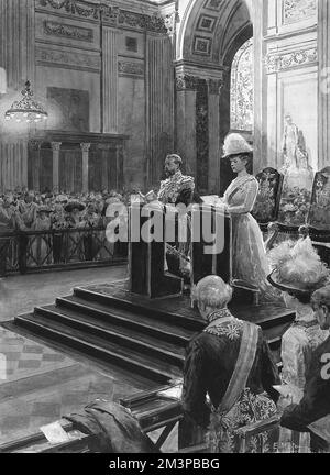 König Georg V. und Königin Maria knieten in der Kirche Stockfoto