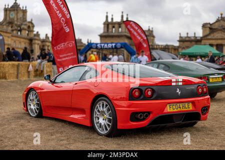 2004 Ferrari 360 Challenge Stradale „FC04 HLE“ auf der Concours d’Elégance Supercar-Ausstellung im Blenheim-Palast. Stockfoto