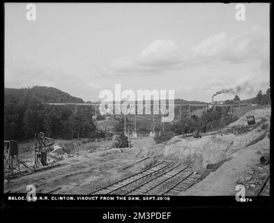 Relocation Central Massachusetts Railroad, Viaduct from the Damm, Clinton, Mass., 28. September 1903 Wasserwerke, Eisenbahninfrastruktur, Viadukte, Bauarbeiten abgeschlossen Stockfoto