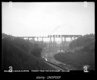 Umsiedlung Central Massachusetts Railroad, Viadukt, aus dem Nordosten, Clinton, Mass., Juli 1, 1903 , Wasserwerke, Eisenbahninfrastruktur, Viadukts, Bau abgeschlossen Stockfoto