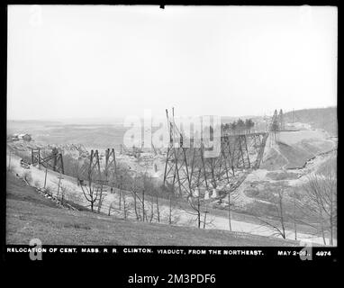 Umsiedlung Central Massachusetts Railroad, Viadukt, aus dem Nordosten, Clinton, Mass., 2. Mai 1902 , Wasserwerke, Eisenbahninfrastruktur, Baustellen, Viadukte Stockfoto