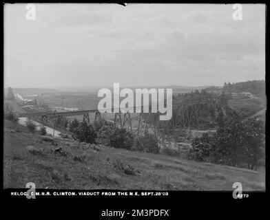 Umsiedlung Central Massachusetts Railroad, Viadukt, aus dem Nordosten, Clinton, Mass., 28. September 1903 , Waterworks, Railroad Infrastructure, Viaducts, Bau abgeschlossen Stockfoto