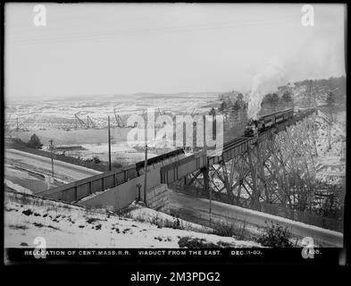 Umzug Central Massachusetts Railroad, Viaduct, aus dem Osten, Clinton, Massachusetts, 11. Dezember 1903 , Wasserwerke, Eisenbahninfrastruktur, Viadukts Stockfoto