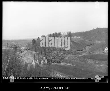 Umsiedlung Central Massachusetts Railroad, Viadukt, aus dem Nordosten, Clinton, Mass., 6. April 1903 , Wasserwerke, Eisenbahninfrastruktur, Baustellen, Viadukte Stockfoto