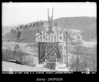 Umzug Central Massachusetts Railroad, Viaduct, Looking West, Clinton, Massachusetts, 2. Mai 1902 , Wasserwerke, Eisenbahninfrastruktur, Baustellen, Viadukte Stockfoto