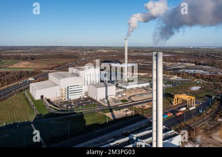 FERRYBRIDGE, WEST YORKSHIRE, GROSSBRITANNIEN - 14. DEZEMBER 2022. Luftaufnahme des CCGT-Kraftwerks Ferrybridge D, das Erdgas und Mehrbrennstoff verwendet Stockfoto