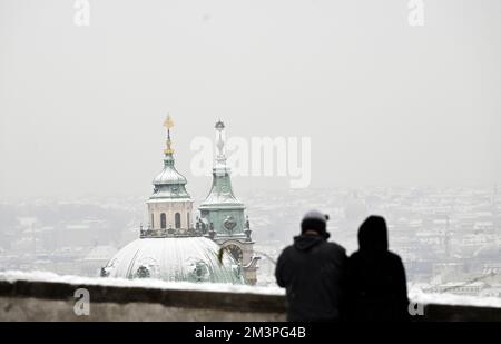 Prag, Tschechische Republik. 16.. Dezember 2022. Winteratmosphäre in Prag, Tschechische Republik, 16. Dezember 2022. Kredit: Katerina Sulova/CTK Photo/Alamy Live News Stockfoto