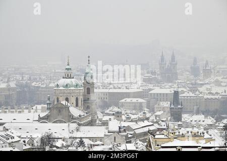 Prag, Tschechische Republik. 16.. Dezember 2022. Winteratmosphäre in Prag, Tschechische Republik, 16. Dezember 2022. Kredit: Katerina Sulova/CTK Photo/Alamy Live News Stockfoto