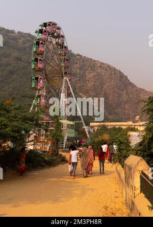 Riesenrad in der Nähe des Galtaji-Tempels, Rajasthan, Jaipur, Indien Stockfoto