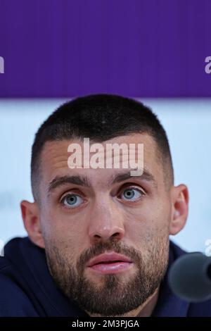 16.. Dezember 2022; Qatgar Convention Centre, Doha, Katar: Kroatische Pressekonferenz vor dem 3.. Platz des letzten Spiels gegen Marokko am 17.. Dezember 2022: Mateo Kovacic of Croatia Credit: Action Plus Sports Images/Alamy Live News Stockfoto