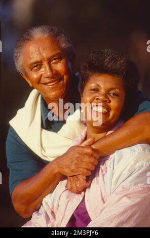 Nahaufnahme eines afroamerikanischen älteren Ehepaars, das für ein Porträt posiert Stockfoto