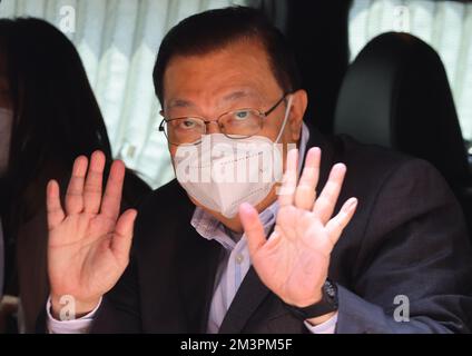 Hong KongHH einziger Delegierter des National PeopleHH Congress Ständiges Komitee Tam Yiu-chung trifft den Geschäftsführer hoffnungsvoll John Lee Ka-Chiu (NICHT im Bild) am Central Plaza. 07APR22 SCMP/Dickson Lee Stockfoto