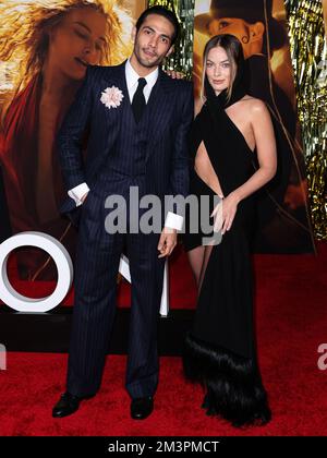 LOS ANGELES, KALIFORNIEN, USA - 15. DEZEMBER: Diego Calva und Margot Robbie kommen am 15. Dezember 2022 zum Global Premiere Screening of Paramount Pictures „Babylon“ im Academy Museum of Motion Pictures in Los Angeles, Kalifornien, USA. (Foto von Xavier Collin/Image Press Agency) Stockfoto