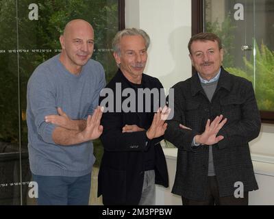 Italien, Rom, 16.. Dezember 2022. Fototermin des Films „Il grande giorno“. Abgebildet: Das Comic-Trio Aldo, Giovanni und Giacomo (Aldo Baglio, Giovanni Storti und Giacomo Poretti) Foto © Fabio Mazzarella/Sintesi/Alamy Live News Stockfoto