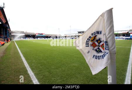 Aktenfoto vom 29-01-2022 von Kenilworth Road, Luton. Lutons Streit mit Millwall am Sonntag ist das einzige Sky Bet Championship-Spiel, das wegen eines eingefrorenen Spielfelds verschoben wurde, aber die unteren Divisionen sind weniger gut abgehauen. Foto: Samstag, 29. Januar 2022. Ausgabedatum: Freitag, 16. Dezember 2022. Stockfoto