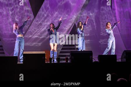 B*Witched Supporting Blue im Bournemouth International Centre, Großbritannien. 15. Dezember 2022 Kredit: Charlie Raven/Alamy Live News Stockfoto