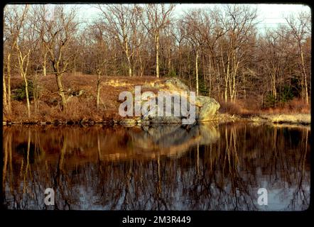 Rte. 27 Charles River an der Medfield-Sherborn-Grenze. Potenzieller Erholungsbereich: Außerhalb der RT. 16 Natick, Flüsse, Wälder, Felsen. Fotos von Ernst Halberstadt Stockfoto