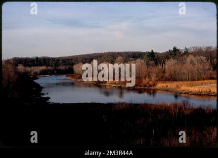 Rte. 27 Charles River an der Medfield-Sherborn-Grenze. Potenzielles Erholungsgebiet: Östlich, Flüsse, Gräser, Wälder. Fotos von Ernst Halberstadt Stockfoto