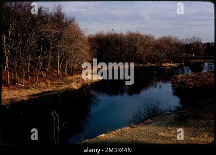 Rte. 27 Charles River an der Medfield-Sherborn-Grenze. Potenzieller Erholungsbereich: So. westen, Flüsse, Gräser, Wälder. Fotos von Ernst Halberstadt Stockfoto