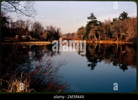 Rte. 27 Charles River an der Medfield-Sherborn-Grenze. Potenzieller Erholungsbereich: Außerhalb der RT. 16 Natick, Flüsse, Wälder, Brücken. Fotos von Ernst Halberstadt Stockfoto