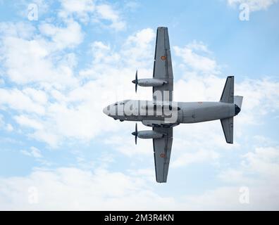 Bukarest, Rumänien - September 2022: C-27J Spartan Military Transport Aircraft fliegt auf der Bucharest International Air Show. Stockfoto