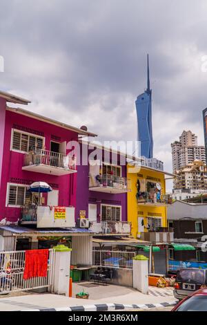 Ein niedriger Winkel des Merdeka 118-Turms, von den Petronas Towers, Kuala Lumpur, Malaysia aus gesehen Stockfoto