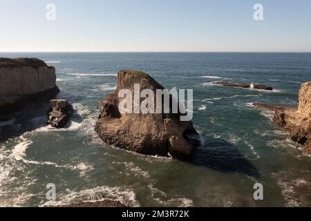 Die Haifischflossen-Felsformation in Davenport, Kalifornien Stockfoto