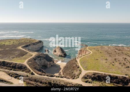 Die Haifischflossen-Felsformation in Davenport, Kalifornien. Stockfoto