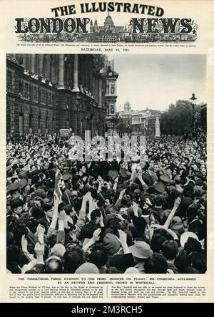 VE Day Feiern: Die Menge begrüßt Churchill im Whitehall Stockfoto