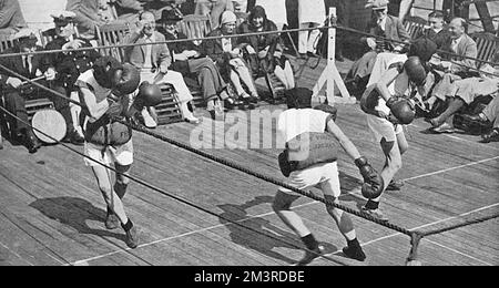 Blindgebundenes Boxspiel an Bord der Berengaria Stockfoto