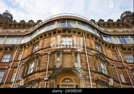 Ich schaue mir einen Detailteil des Grand Hotels in Scarborough an Stockfoto