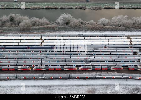 Das Bild vom 13. Dezember zeigt Züge auf Abstellgleisen in Ely, Cambs, an einem eiskalten Morgen, an dem ein weiterer Tag des industriellen Kampfes die Schiene nimmt Stockfoto