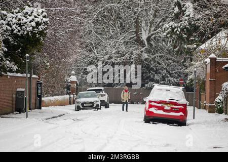 Das Bild vom 12. Dezember zeigt Cambridge wie ein Winterwunderland am Montagmorgen nach nächtigem Schnee. Das historische Gebäude der Cambridge University Stockfoto