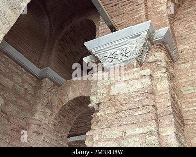 Die Fenari Isa Moschee oder die Lippen-Klosterkirche, die einst als orthodoxe Kirche in Istanbul diente, wurde von den Türken in eine Moschee umgewandelt. Stockfoto