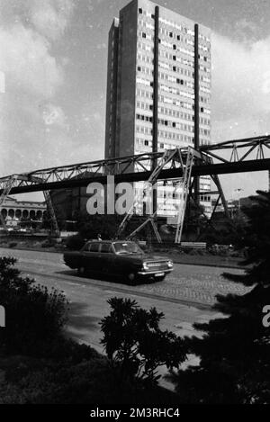 Die Stadt Wuppertal, die hier 1966 gezeigt wurde, war schon immer ein lohnendes Ausflugsziel, Deutschland Stockfoto