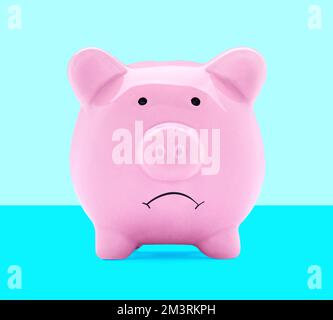 Münze Finanzen Geld sparen Sparschwein Unternehmen Investment Banking Sparschwein Rezession Krise traurig Stockfoto