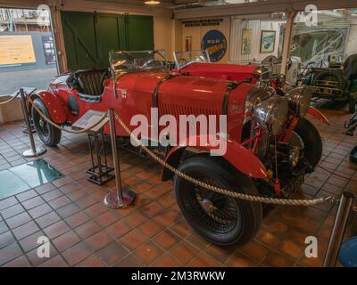 Ein nachgebauter Rennwagen Lagonda M45 Le Mans aus dem Jahr 1934 in der Grand Prix Exhibition, Brooklands Museum, Surrey, Großbritannien. Stockfoto