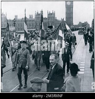 Franzosen marschieren in London nach der Aufnahme von 1939 Stockfoto