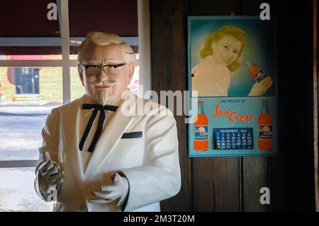 North Corbin, KY, USA – 7. Oktober 2006: Eine Statue von Harlan Sanders steht im Harlan Sanders Café and Museum in North Corbin, KY. Stockfoto