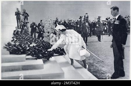 Queen Elizabeth platziert einen Mohn am Australian war Memorial Stockfoto