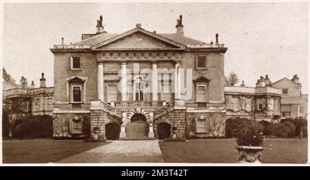 Ein historisches Haus für den Herzog und die Herzogin von York (später König George VI. Und Königin Elizabeth) nach ihrer Hochzeit: White Lodge, Richmond Park, einst die Heimat von Prinzessin Adelaide, Herzogin von Teck, Mutter von Königin Mary. Weitere ehemalige Bewohner sind Königin Caroline und Königin Victoria. Dieses Foto zeigt die Rückseite der Weißen Hütte. Stockfoto